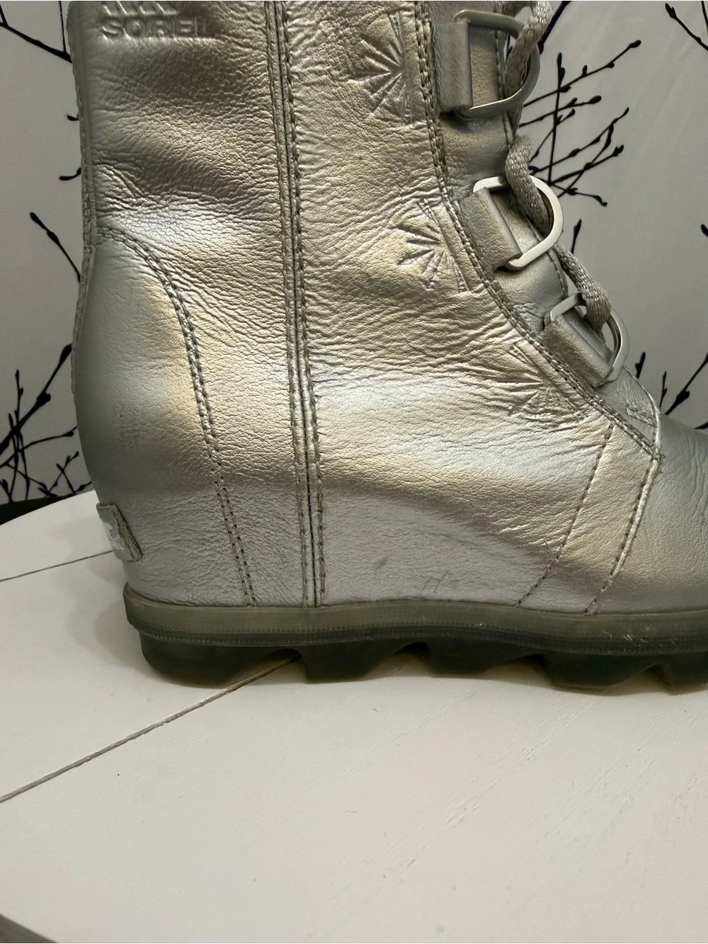 Sorel Disney X Joan of Arctic Frozen Youth Size 3 Silver Lace Wedge Boots